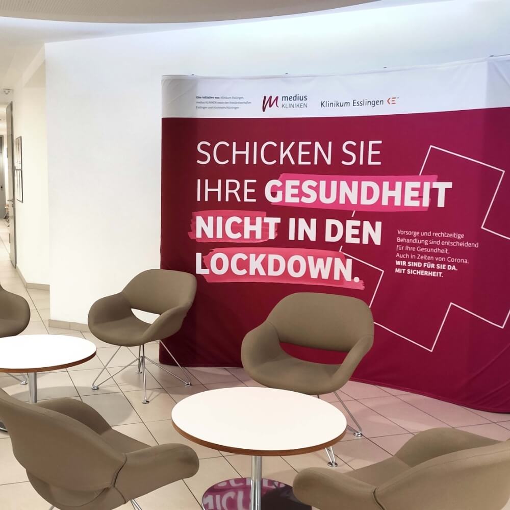 Kampagne auf großem Hintergrund