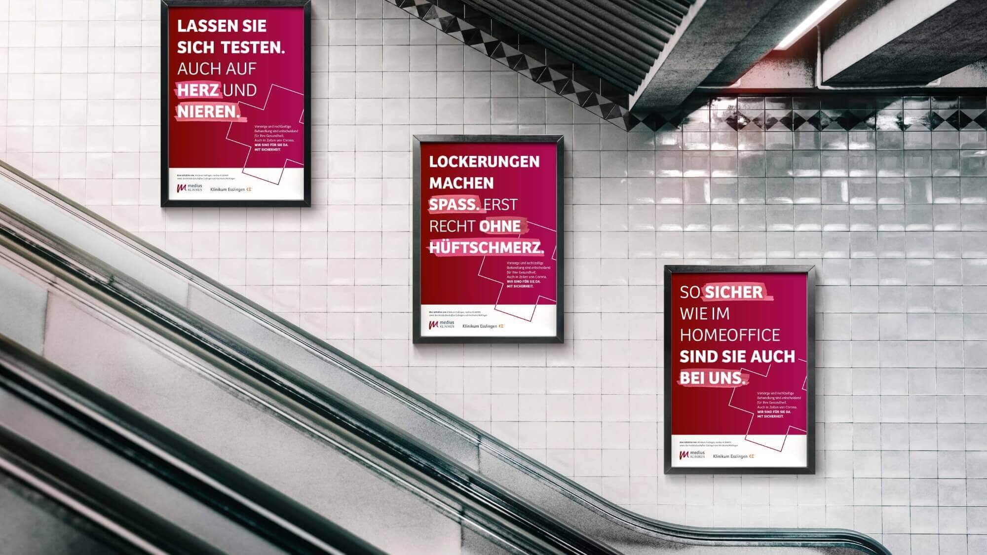 drei Kampagnen-Poster an der Wand